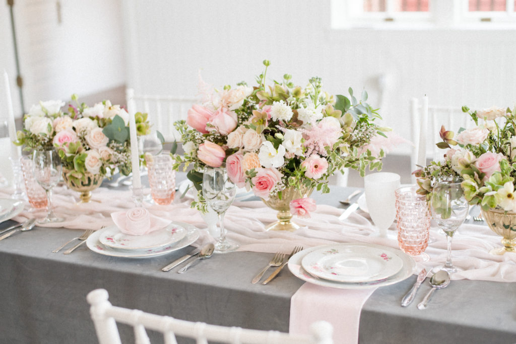 pink and white floral centerpieces